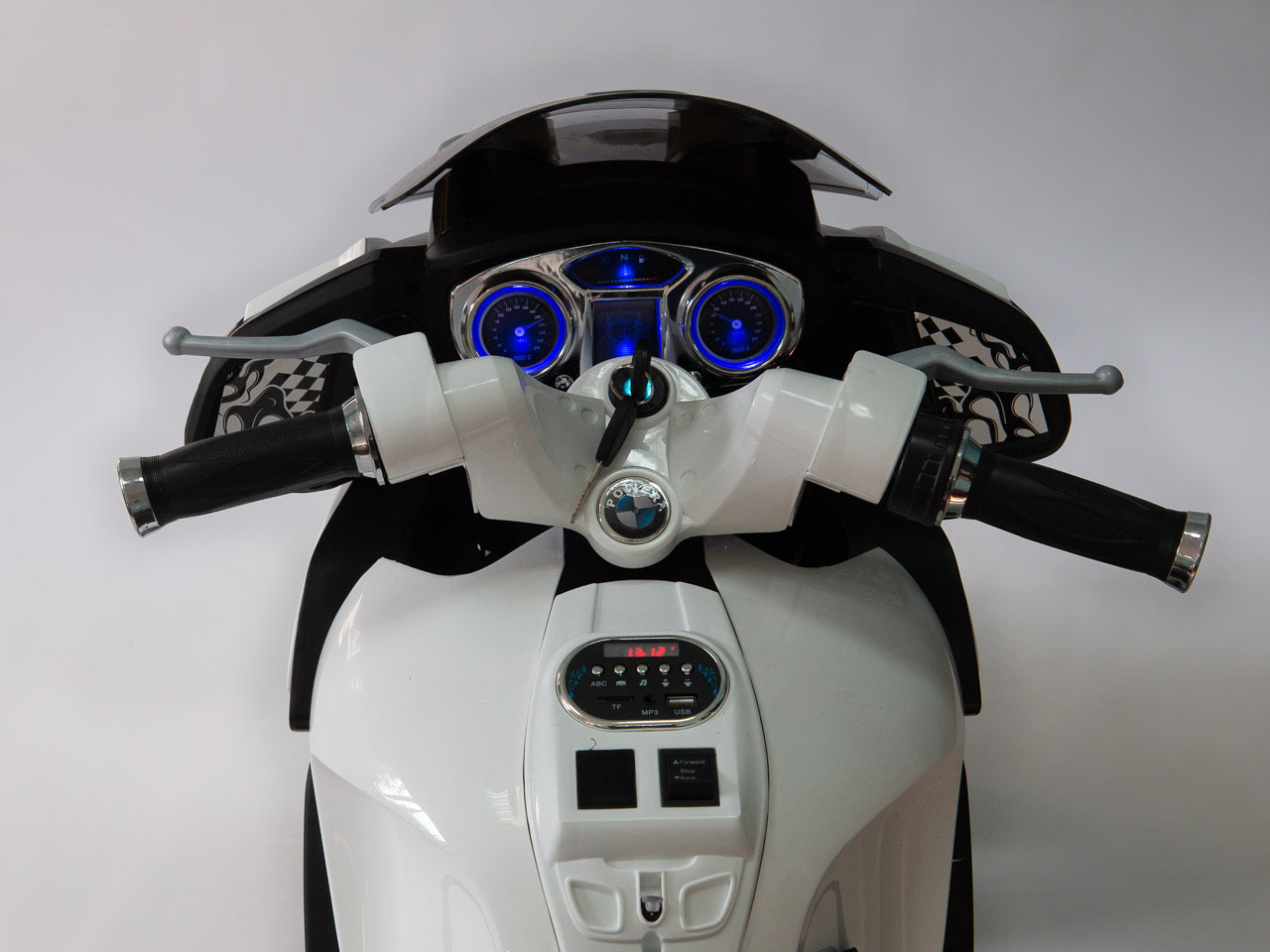 Приборы и руль детского мотобайка BARTY BMW R1200RT М007АА белого цвета Приборы и руль детского мотобайка BARTY BMW R1200RT М007АА белого цвета