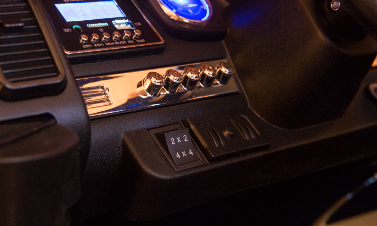 Кнопки электромобиля BARTY Ford Ranger F650 4WD (лицензия) белый Кнопки электромобиля BARTY Ford Ranger F650 4WD (лицензия) белый