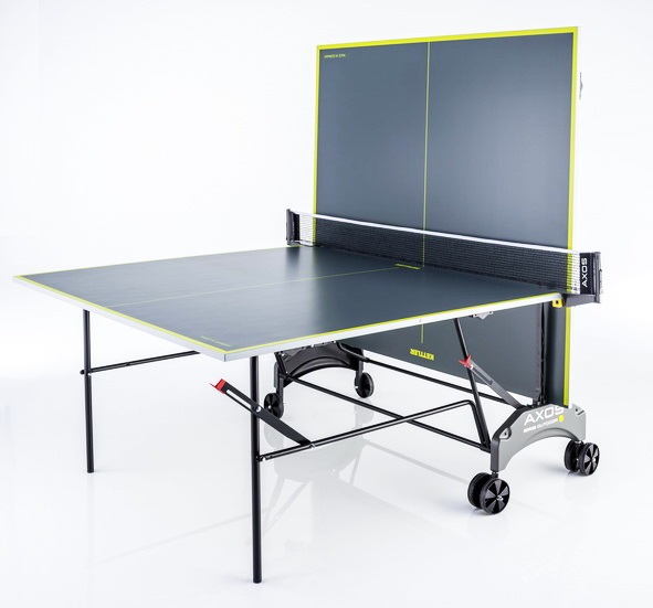 Всепогодный теннисный стол Kettler Axos Outdoor 1 со сложенной одной стороной